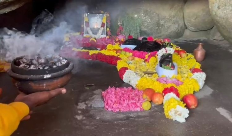 மகா சிவராத்திரி பூஜைக்காக வெள்ளிங்கிரி மலையில் குவிந்த பக்தர்கள்