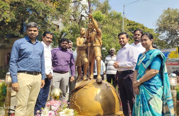 கோவை ரேஸ்கோர்ஸில் 'நிலவைத் தொடும்' (Dream Beyond) உத்வேகச் சிலை*கேம்ஃபோர்ட் சர்வதேச பள்ளி சார்பாக  அர்ப்பணிக்கப்பட்ட சிலையை மாவட்ட ஆட்சியர் திறந்து வைப்பு